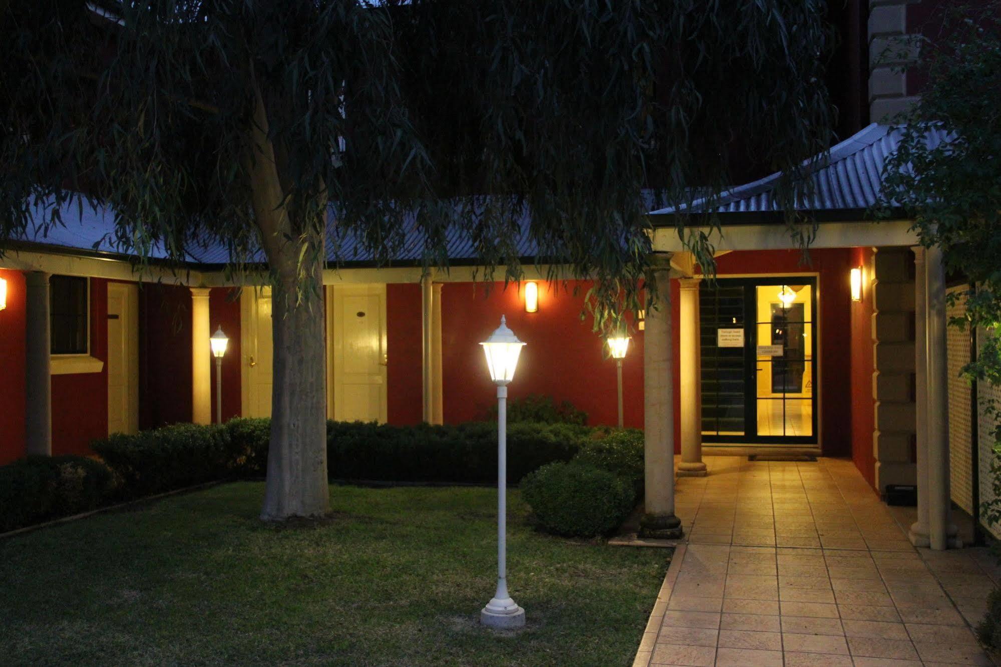 The Lawson Riverside Suites Wagga Wagga Exterior photo